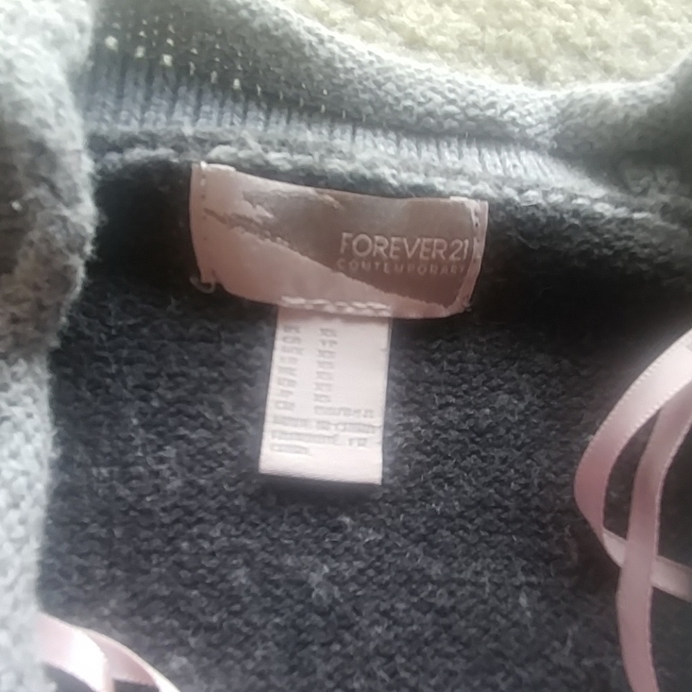 Sweater - Picture 3 of 4